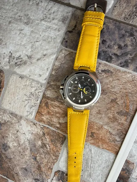 Armani Exchange Chronograph Curea galbenă, cadran negru oțel stare bun
