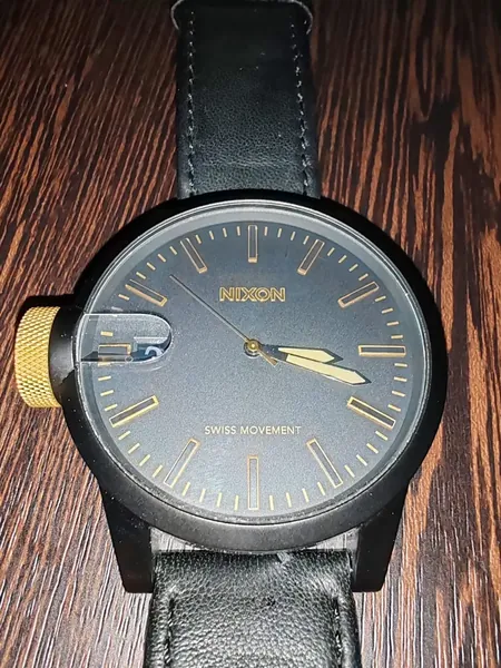 Nixon Chronicle 10I-S, negru mat cu auriu oțel stare excelent