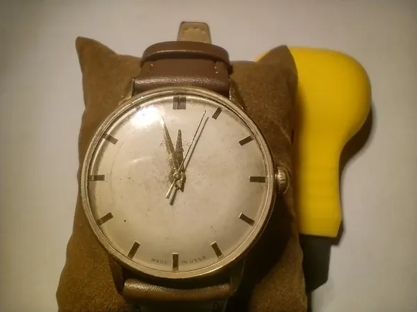 Raketa USSR Gold Plated 17 rubine, cadran crem alt material stare bun