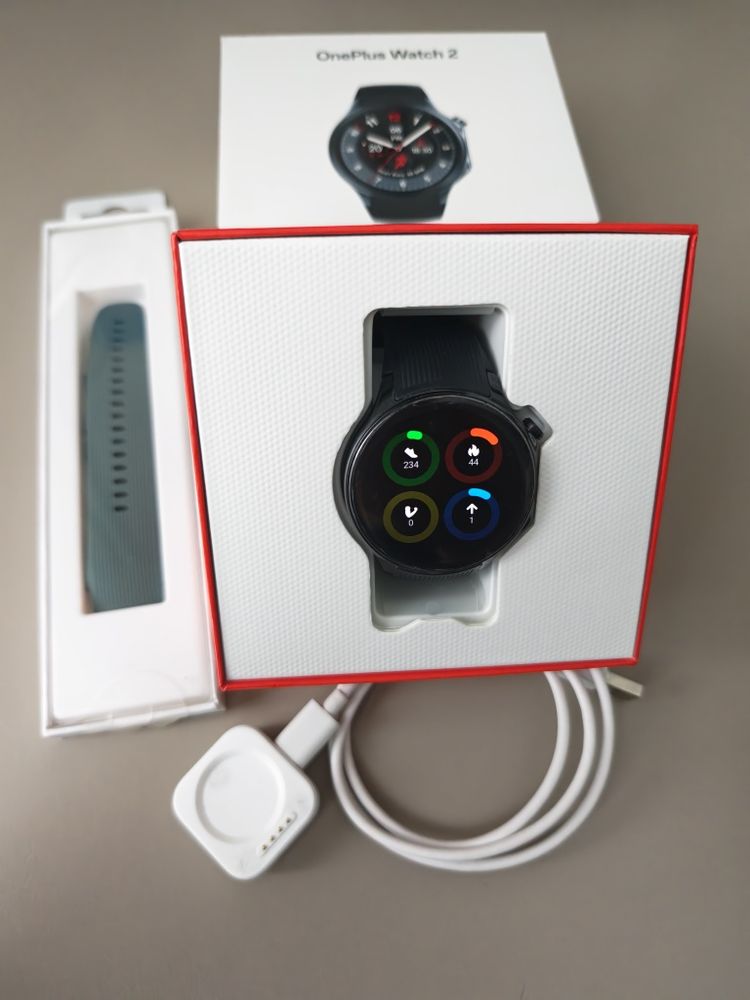 OnePlus Watch 2 otel stare excelent
