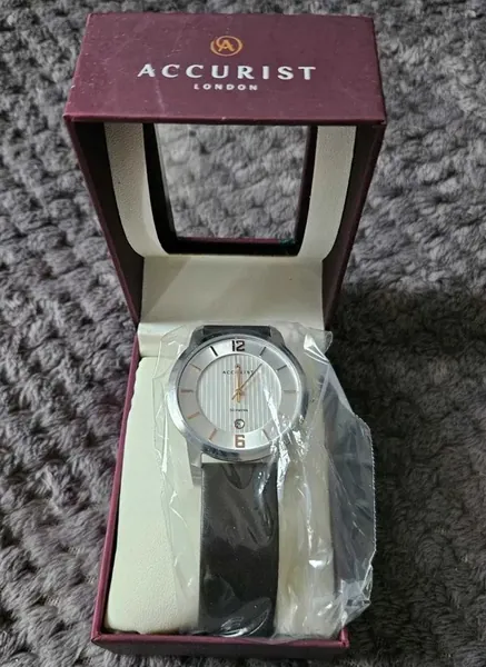 Accurist Classic Date Silver Striped Dial 7157 oțel stare nou