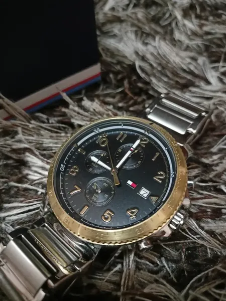 Tommy Hilfiger Multifunction Black Dial Gold Bezel oțel stare excelent