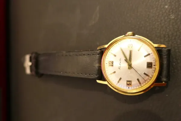 Raketa USSR Gold Plated AU10 aur stare bun