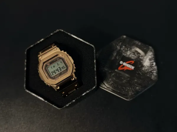 Casio G-Shock GMW-B5000 Full Metal Gold GMW-B5000GD oțel stare excelent