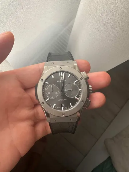 Hublot Classic Fusion Chronograph Racing Grey titan stare bun