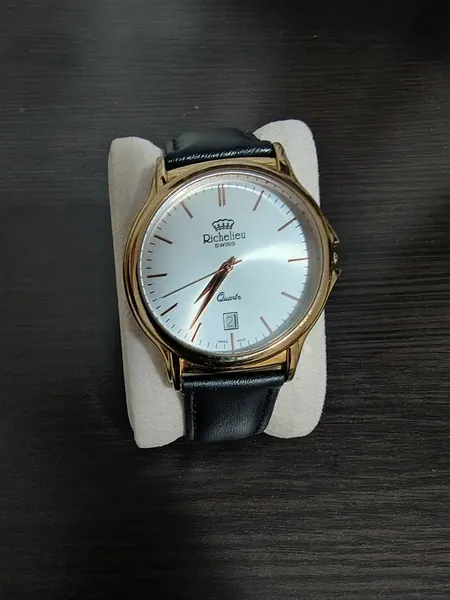 Richelieu Quartz Date Gold Plated stare bun