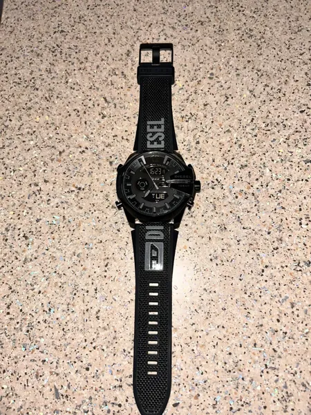 Diesel Mega Chief Ana-Digi All Black stare nou
