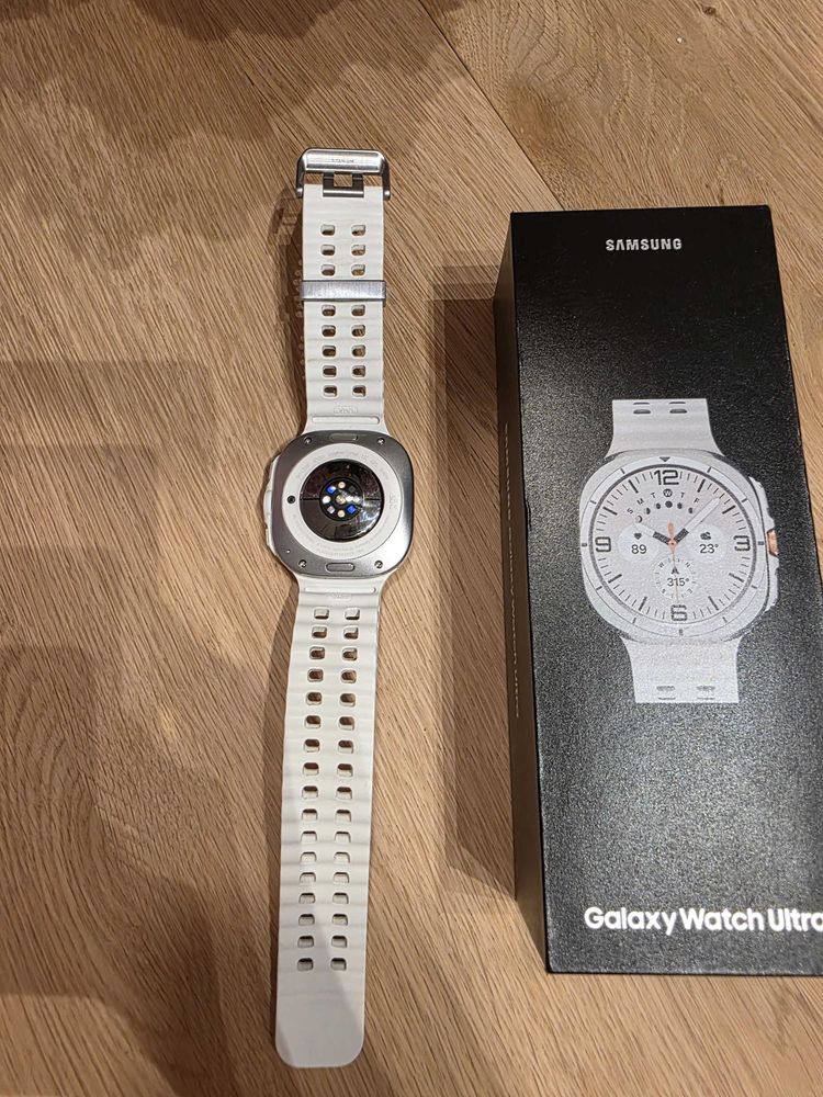 Samsung Galaxy Watch Ultra White Titanium titan stare bun