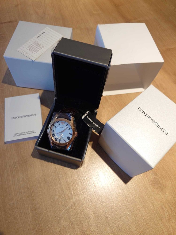 Emporio Armani Gold-Tone Roman Dial aur stare nou
