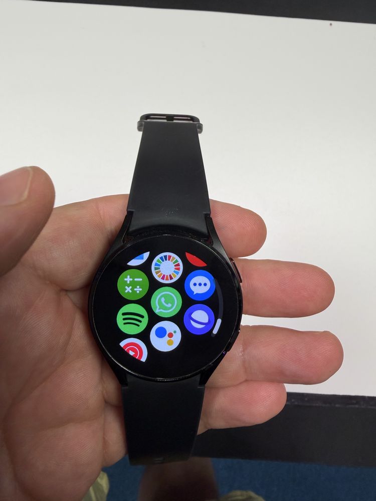 Samsung Galaxy Watch4 aluminiu stare bun