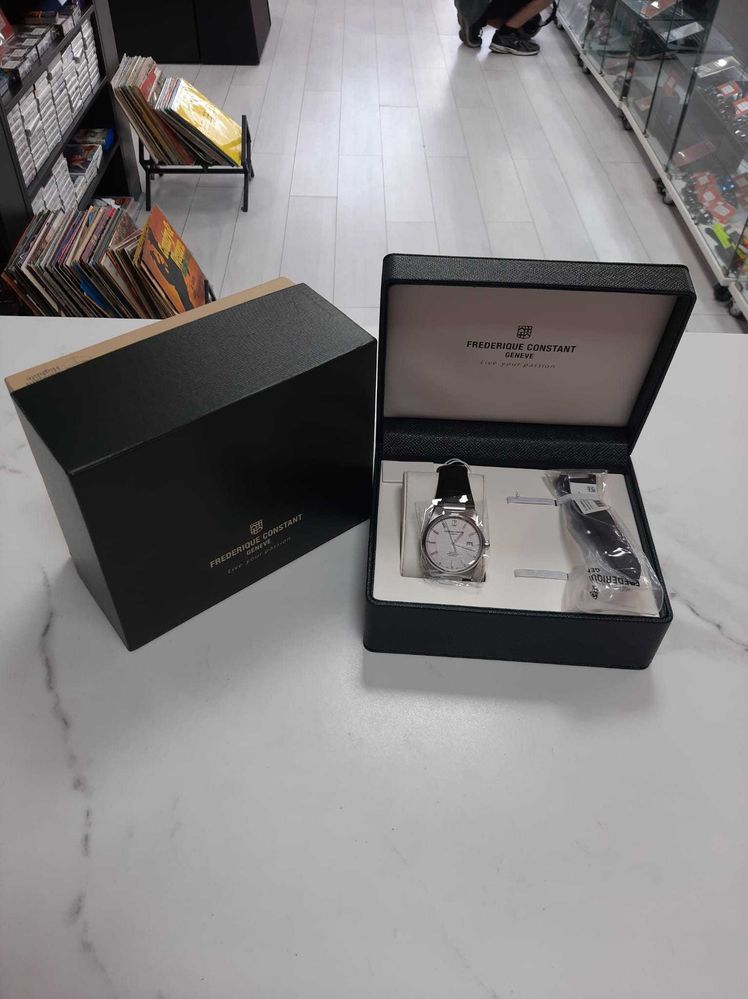 Frederique Constant Highlife COSC otel stare nou