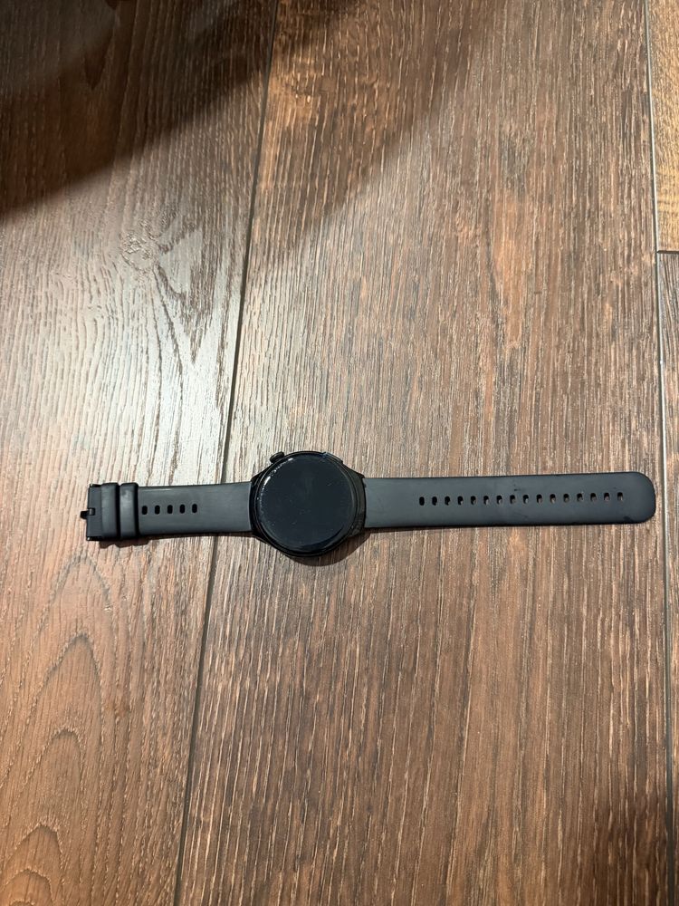 Huawei Watch 4 titan stare bun