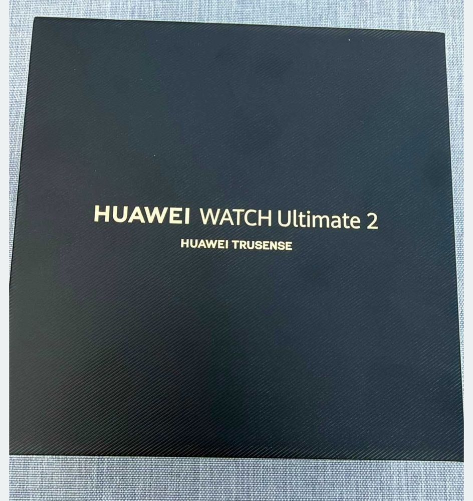 Huawei Watch Ultimate 2 titan stare bun