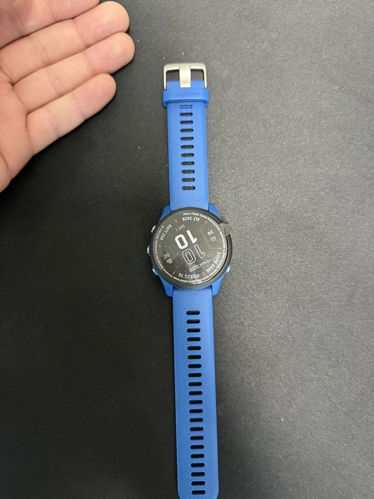 Garmin Forerunner 255 plastic stare excelent