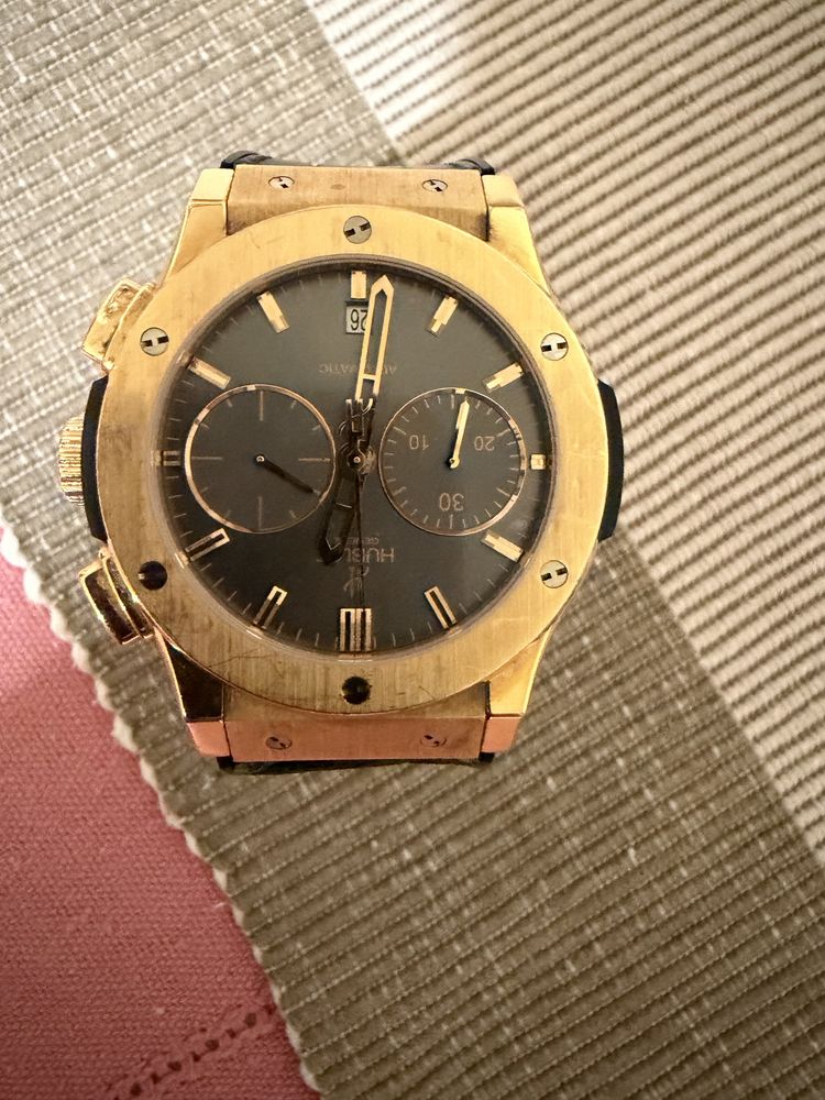 Hublot Classic Fusion Chronograph King Gold aur stare bun