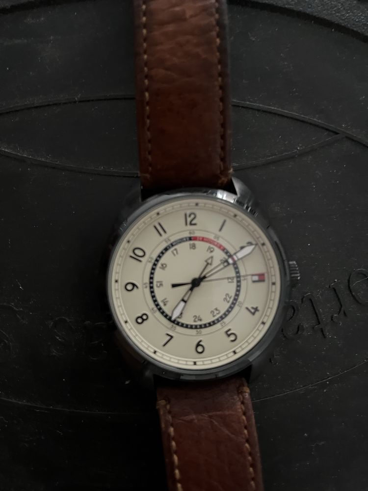 Tommy Hilfiger GMT Multi-Function otel stare bun