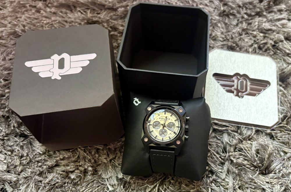 Police Chronograph otel stare nou