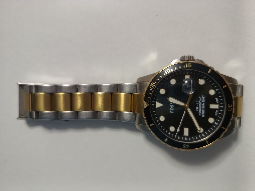 Fossil FB-01 aur stare bun