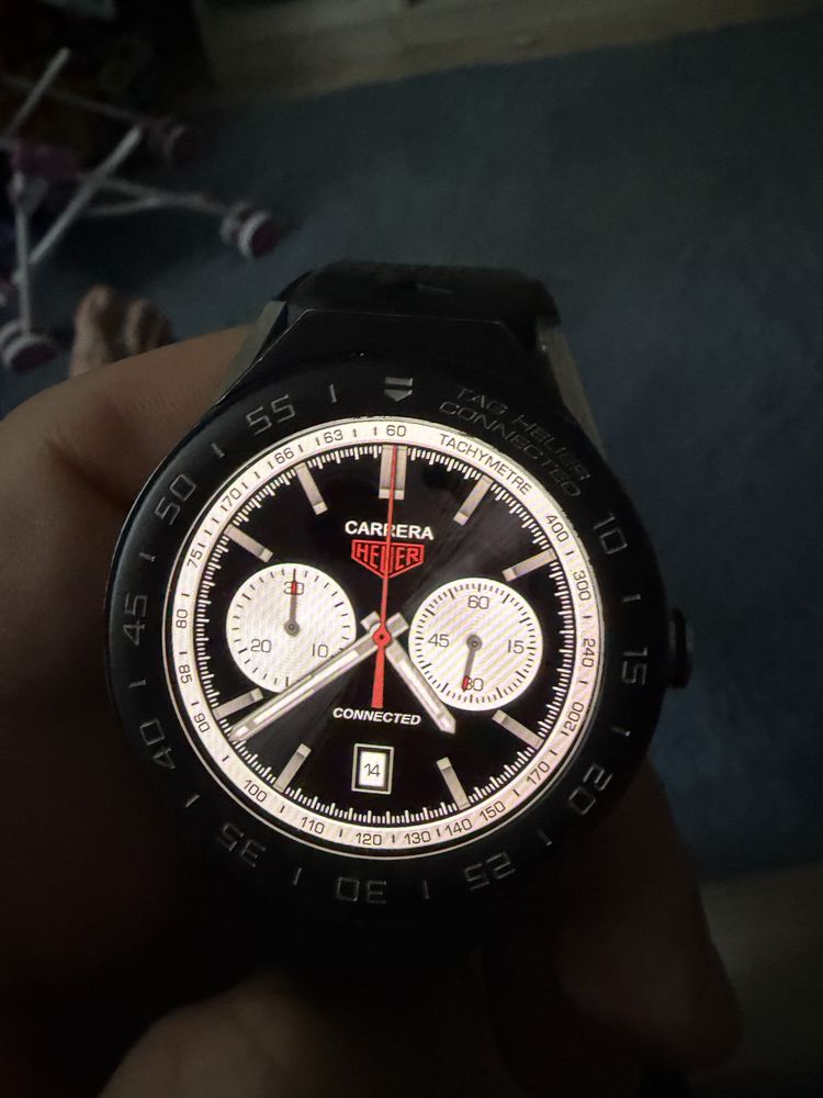 Tag Heuer Connected titan stare bun