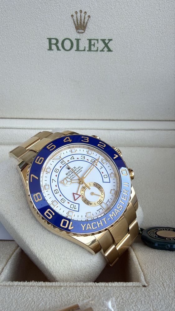 Rolex Yacht-Master II 18k Yellow Gold White Dial aur stare bun