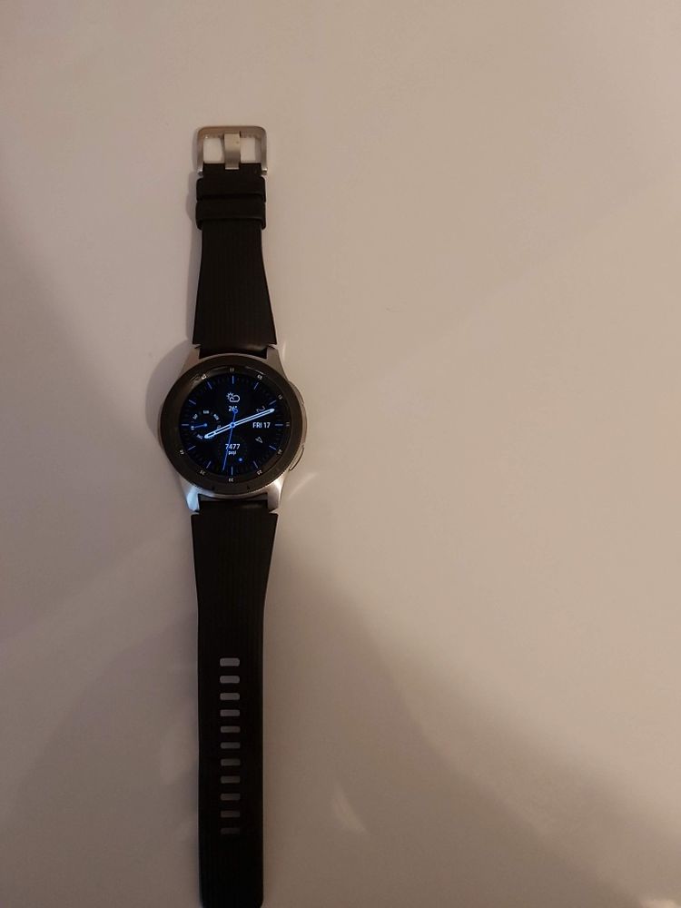 Samsung Galaxy Watch otel stare bun