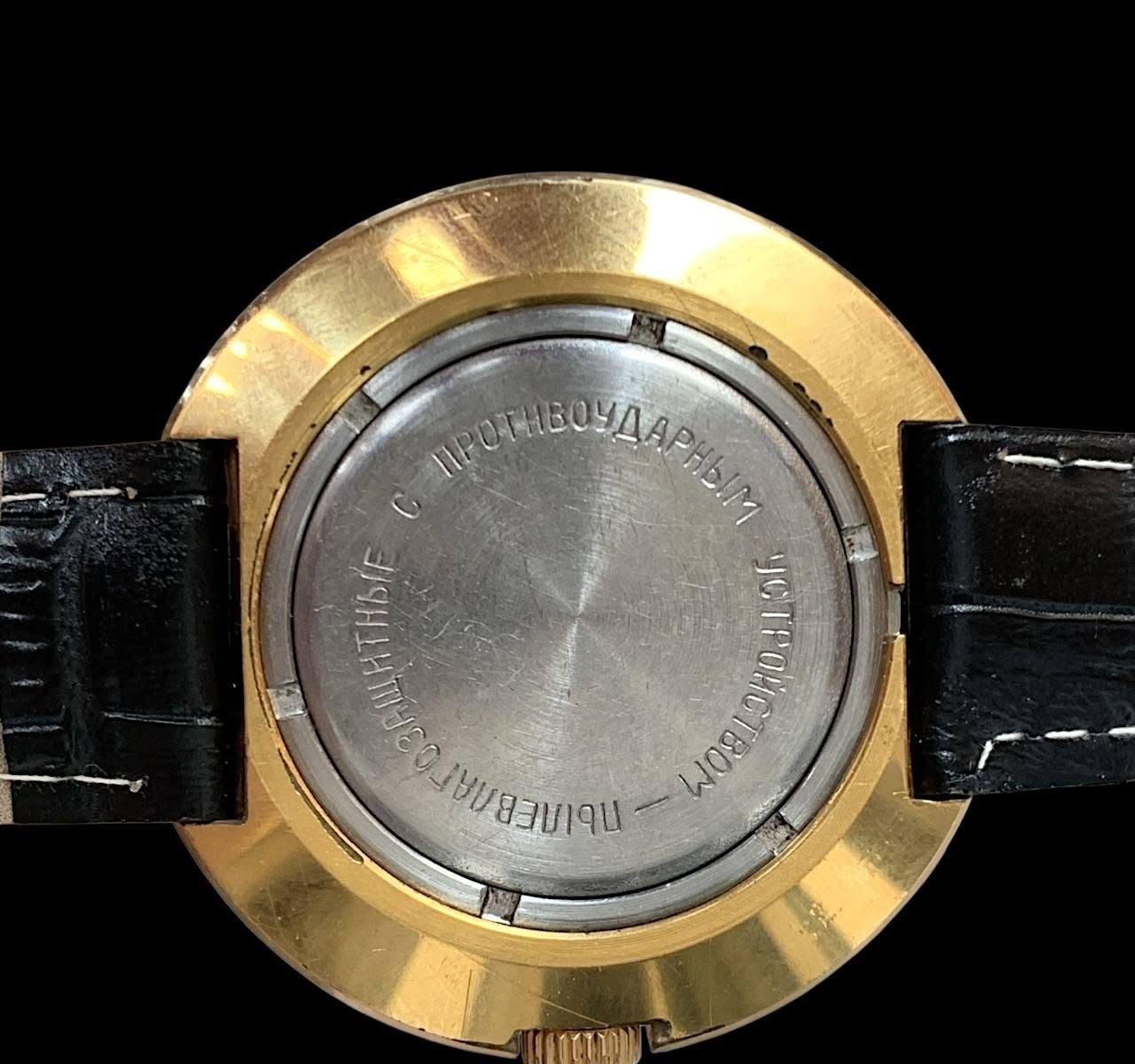Raketa USSR Gold Plated aur stare bun