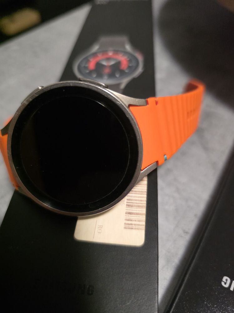 Samsung Galaxy Watch 5 Pro titan stare bun