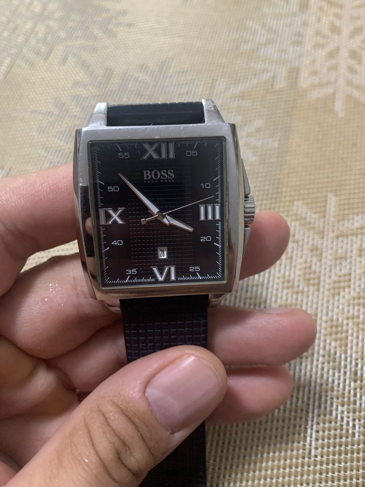 Hugo Boss Square Case Roman Numeral otel stare bun